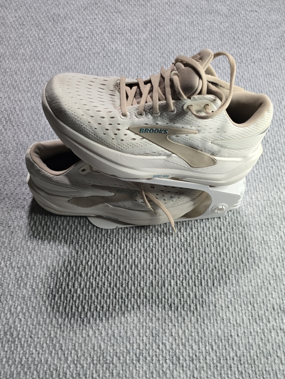 Brooks Women's Running Shoes in Light Beige/Cream